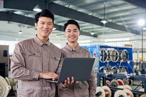 數字化車間 技術工人如何通過電腦高效工作與技術交流